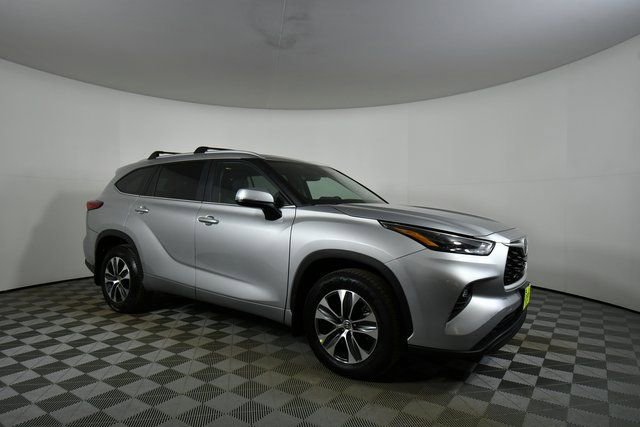 Used 2023 Toyota Highlander XLE image 9