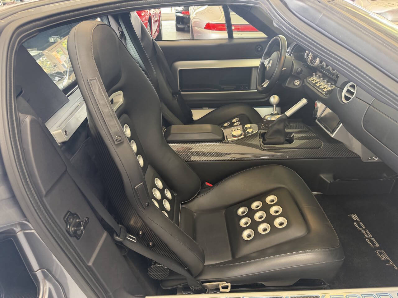 Used 2006 Ford GT RWD image 42