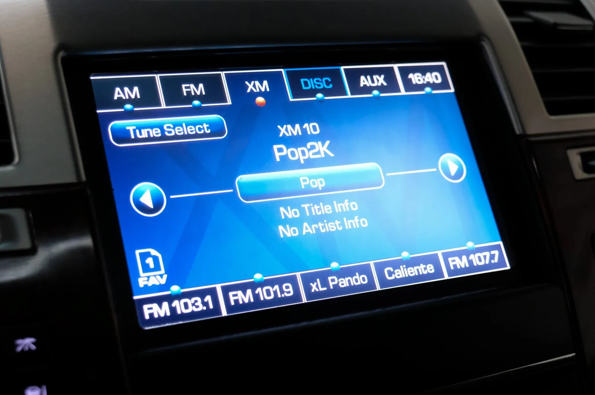 Used 2012 Cadillac Escalade EXT Premium AWD/4WD image 33