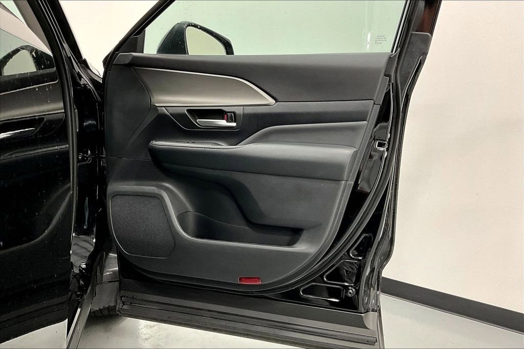 Used 2025 Toyota Grand Highlander AWD image 22