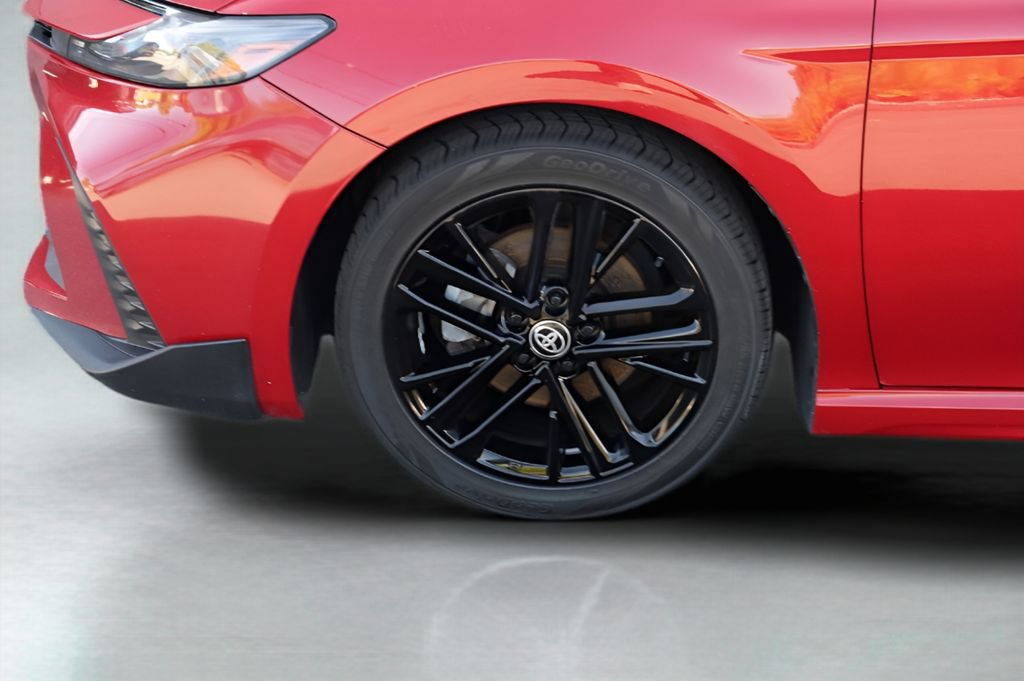 Used 2025 Toyota Camry SE FWD image 3