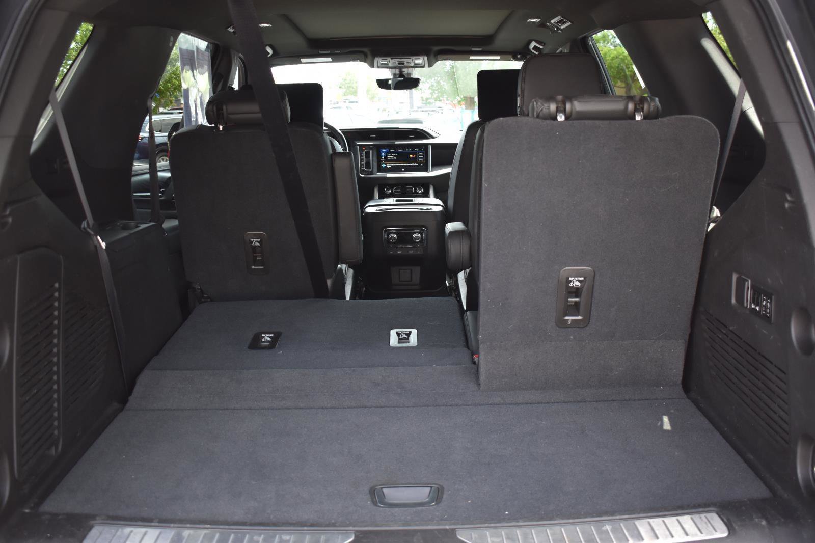 Used 2021 GMC Yukon Denali w/ Denali Ultimate Package AWD/4WD image 19
