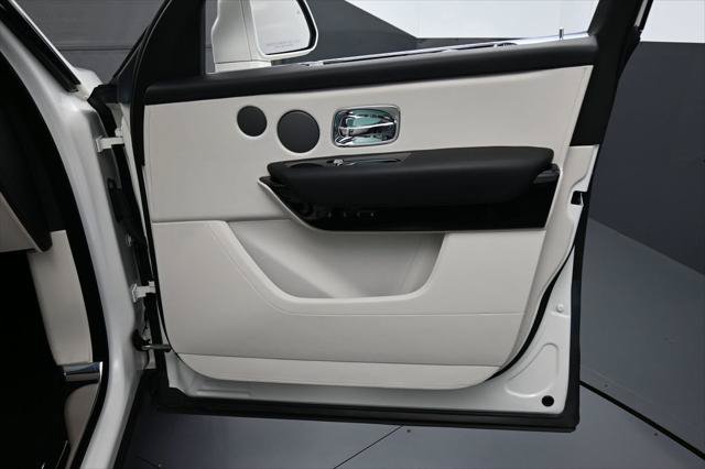 Certified 2022 Rolls-Royce Cullinan w/ Dark Exterior Package AWD/4WD image 31
