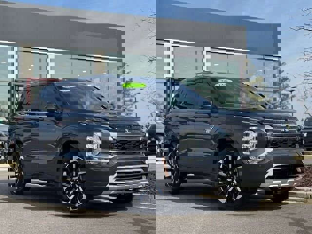 Used 2025 Mitsubishi Outlander SEL image 6