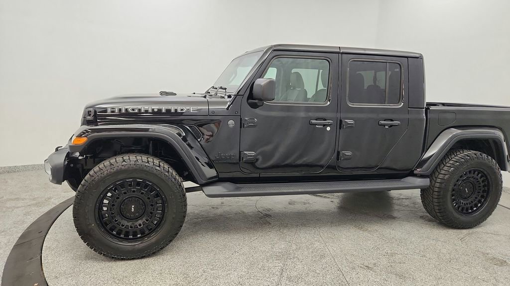 Used 2025 Jeep Gladiator Sport image 10