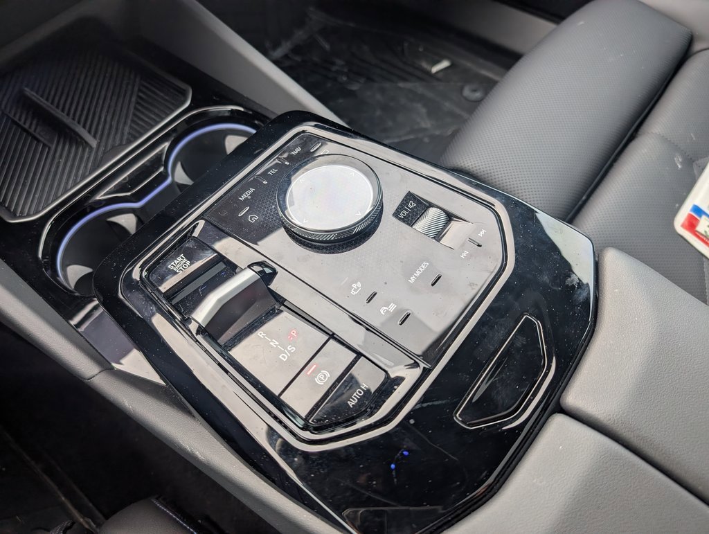 Used 2024 BMW 540i xDrive w/ Premium Package image 22