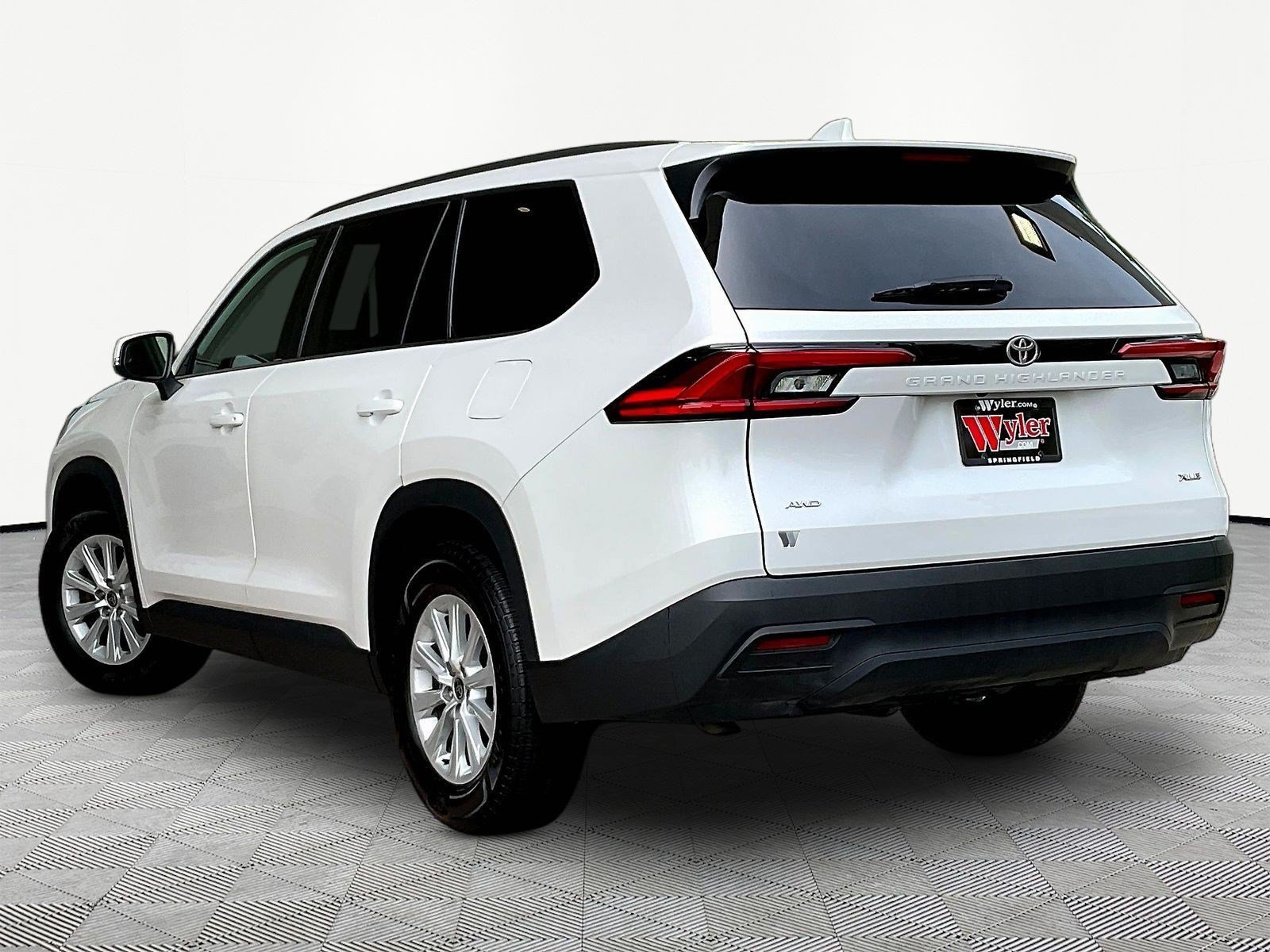 Certified 2024 Toyota Grand Highlander AWD image 4