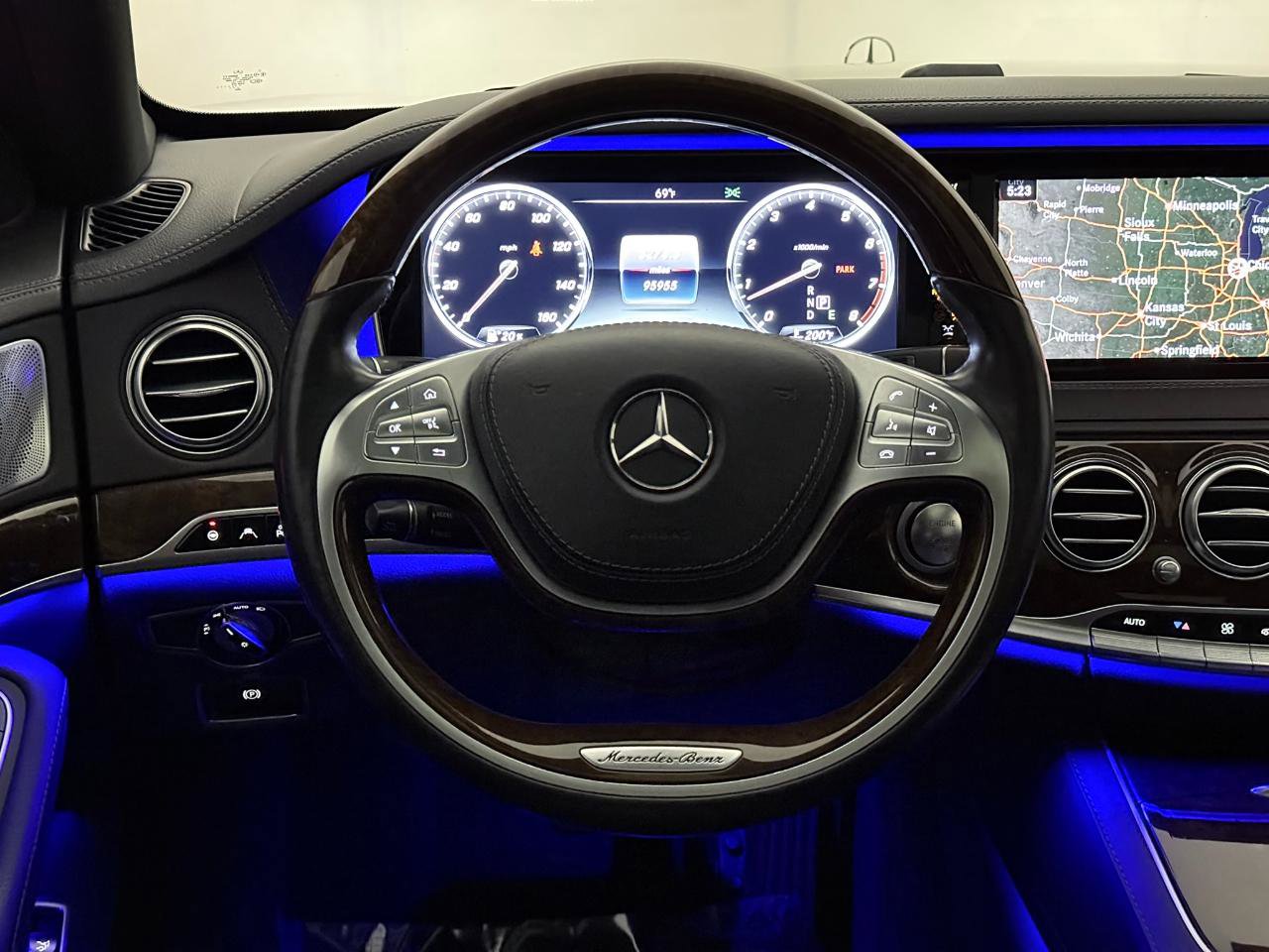 Used 2017 Mercedes-Benz S 550 4MATIC Sedan image 31