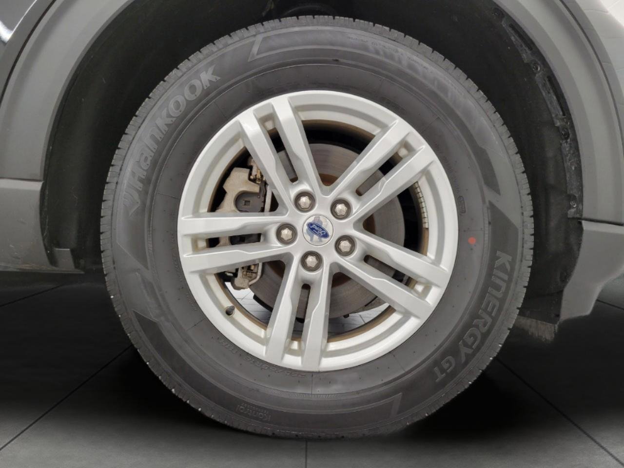 Used 2023 Ford Explorer XLT w/ Equipment Group 202A image 3