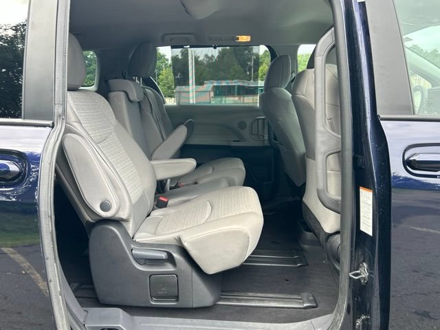 Certified 2023 Toyota Sienna LE FWD image 35