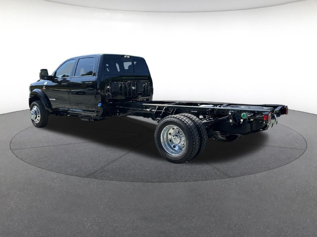 New 2027 RAM 4500 4x4 Crew Cab DRW w/ Laramie Trim Package image 3