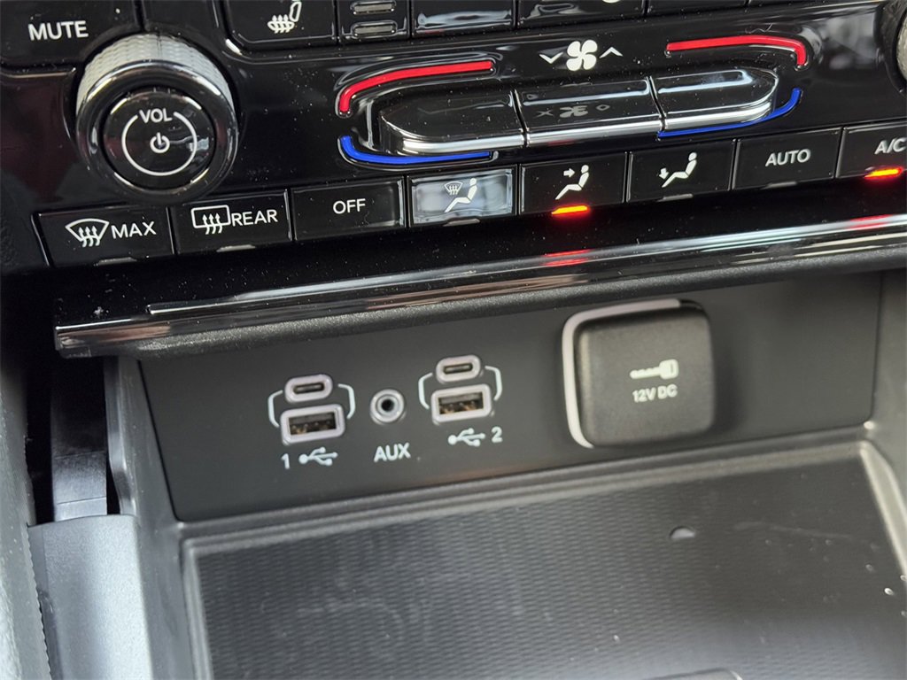 New 2025 Jeep Grand Cherokee Laredo w/ Luxury Tech Group I image 18