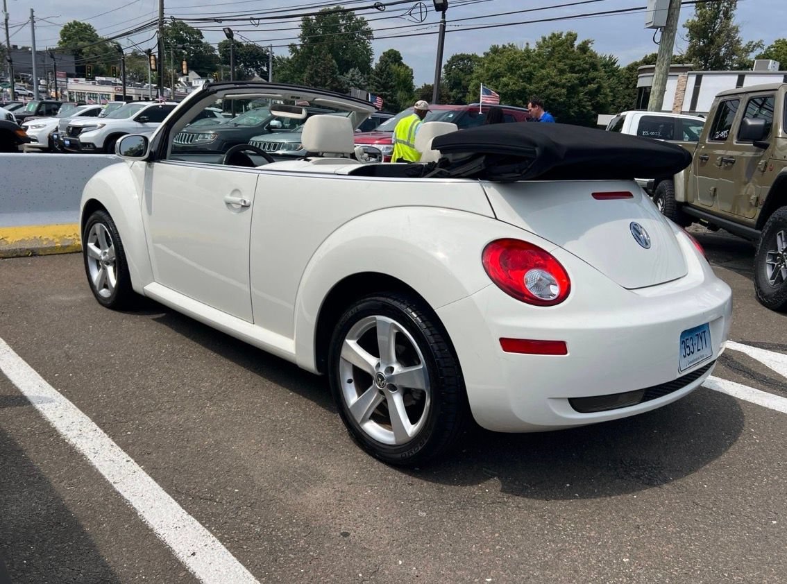 Used 2007 Volkswagen Beetle Triple White Edition FWD image 3
