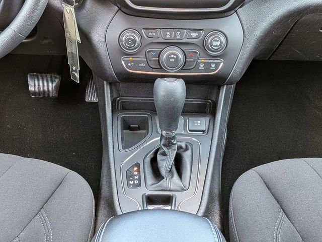 Used 2020 Jeep Cherokee Latitude image 17