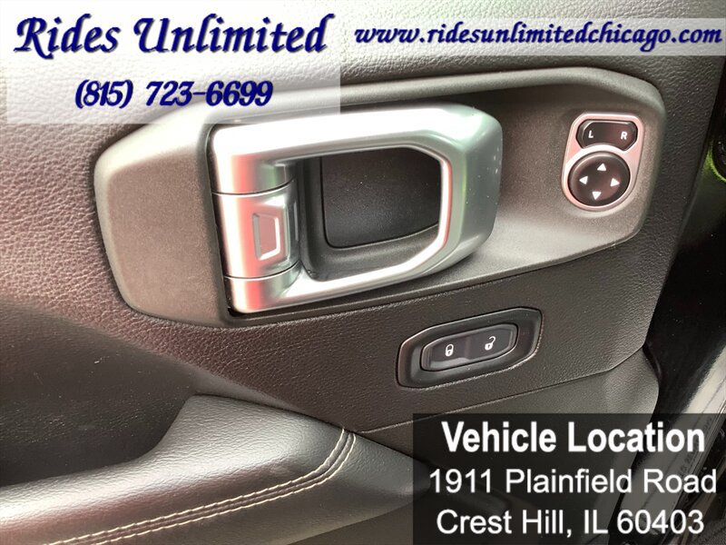 Used 2019 Jeep Wrangler Unlimited Sahara w/ Uconnect 4C Nav & Sound Group AWD/4WD image 3