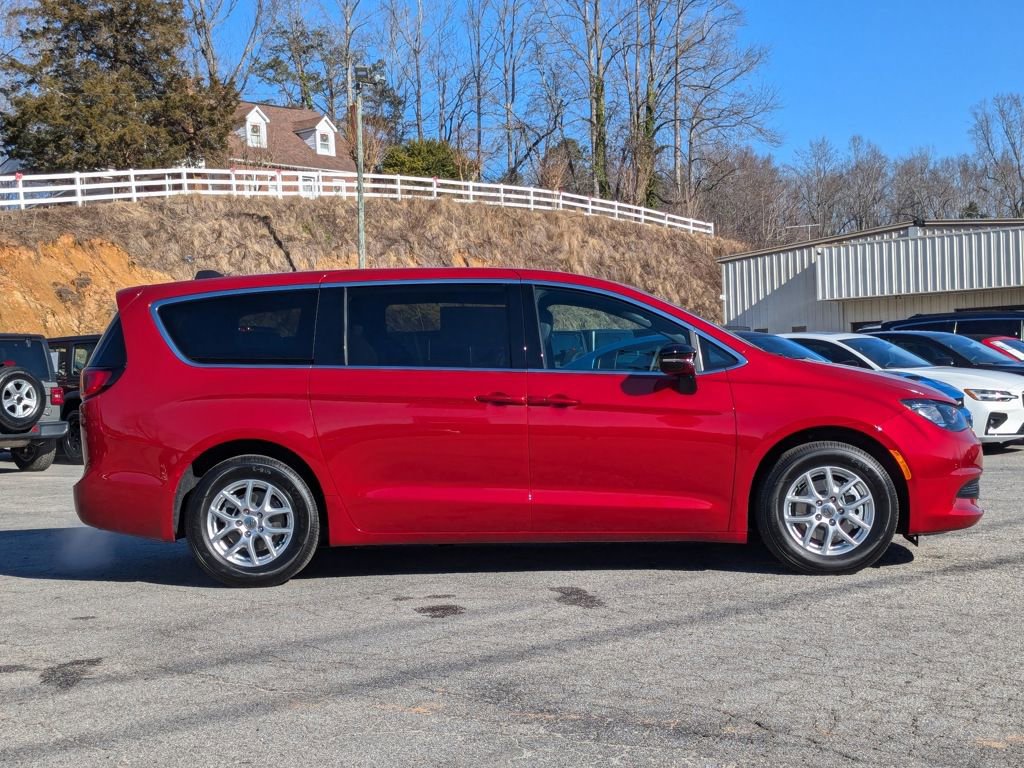 New 2025 Chrysler Voyager LX image 20