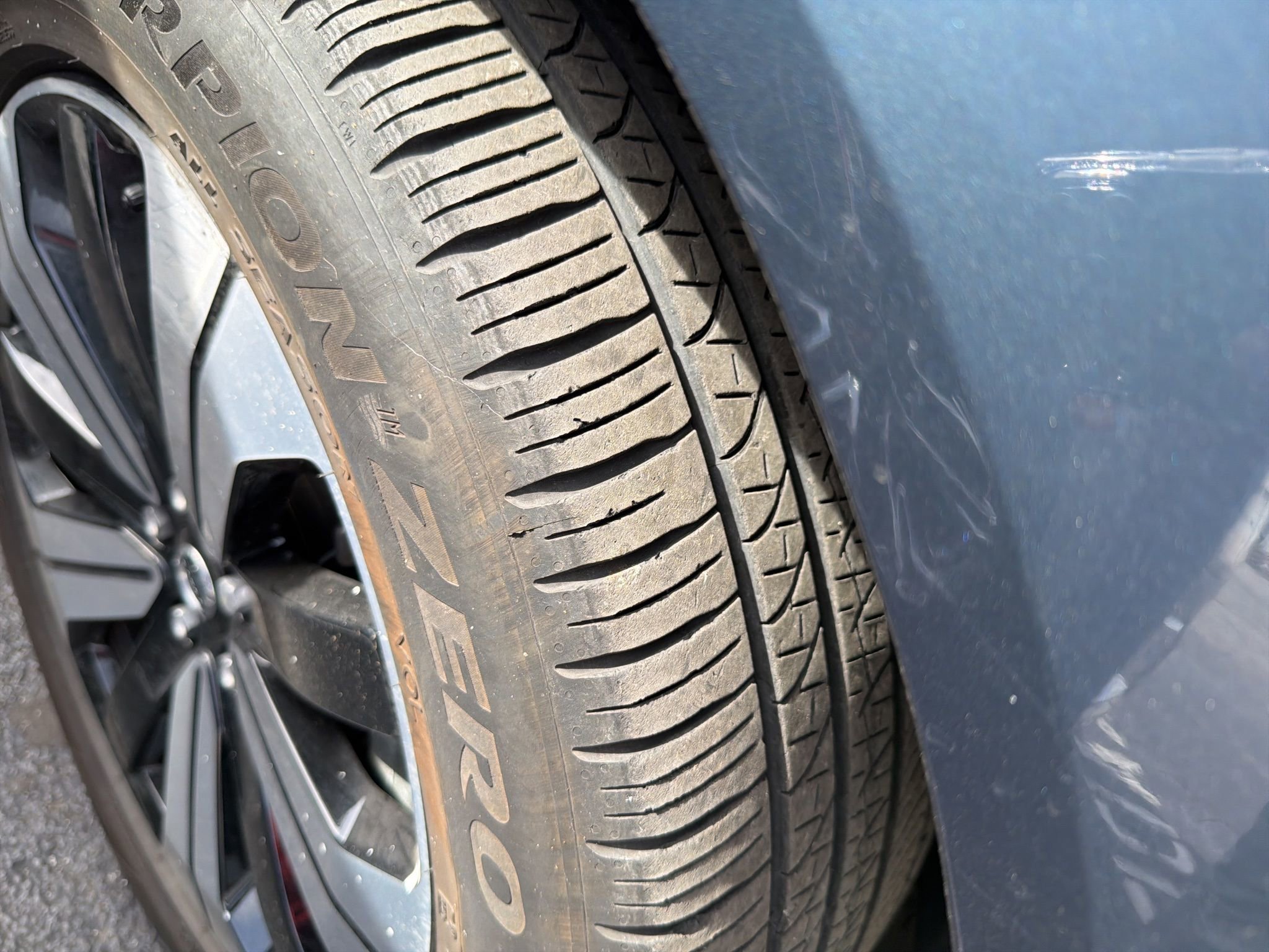 Used 2025 Volvo XC60 T8 Plus w/ Protection Package Premier image 5