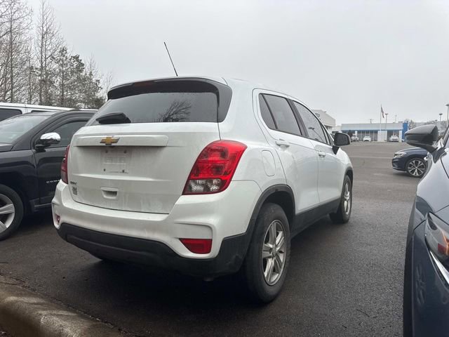 Used 2022 Chevrolet Trax LS w/ Tint and Cruise Package image 4