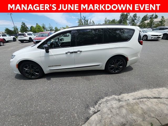 Used 2024 Chrysler Pacifica Touring-L w/ Road Tripper Package FWD image 8