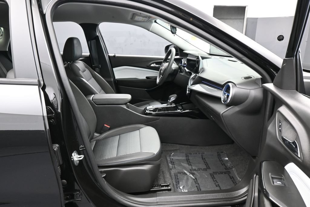 Used 2026 Chevrolet Trax LT FWD image 37