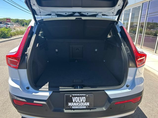 Certified 2025 Volvo XC40 B5 Core AWD/4WD image 11