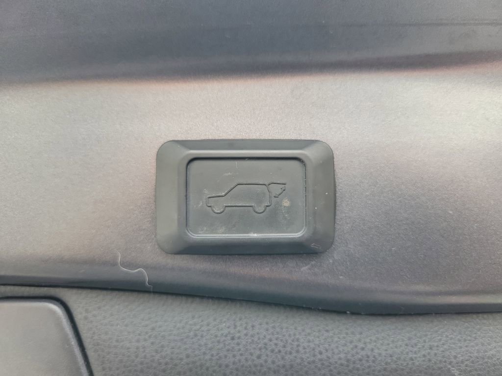 Used 2023 Toyota RAV4 XLE Premium image 14