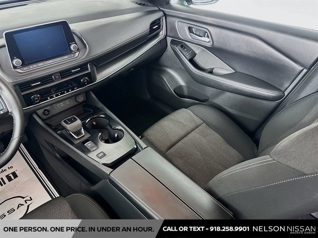 Certified 2025 Nissan Rogue SV FWD image 21