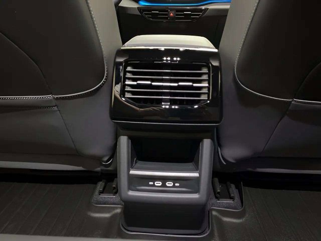 Used 2025 Volkswagen ID.4 Pro RWD image 35