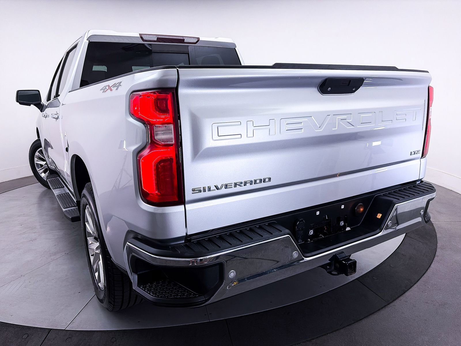 Used 2019 Chevrolet Silverado 1500 LTZ w/ LTZ Premium Package AWD/4WD image 11