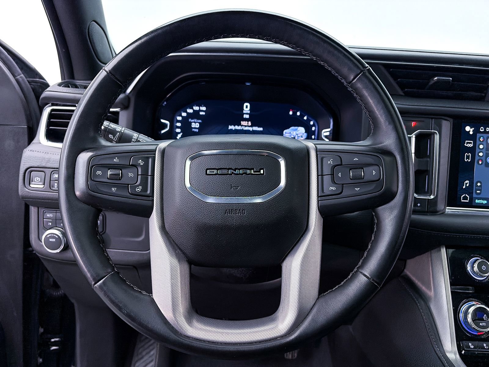 Used 2023 GMC Yukon XL Denali AWD/4WD image 31