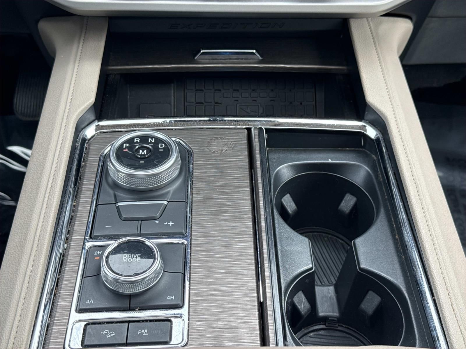 Used 2024 Ford Expedition Limited image 13