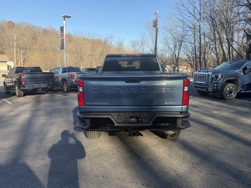 Used 2024 Chevrolet Silverado 2500 Custom image 4