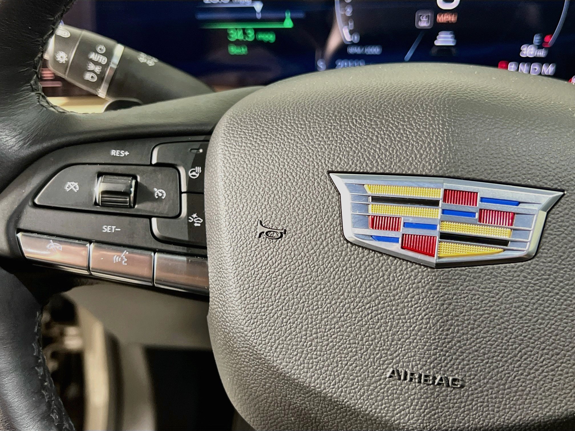 Used 2024 Cadillac XT4 Premium Luxury w/ Technology Package FWD image 19