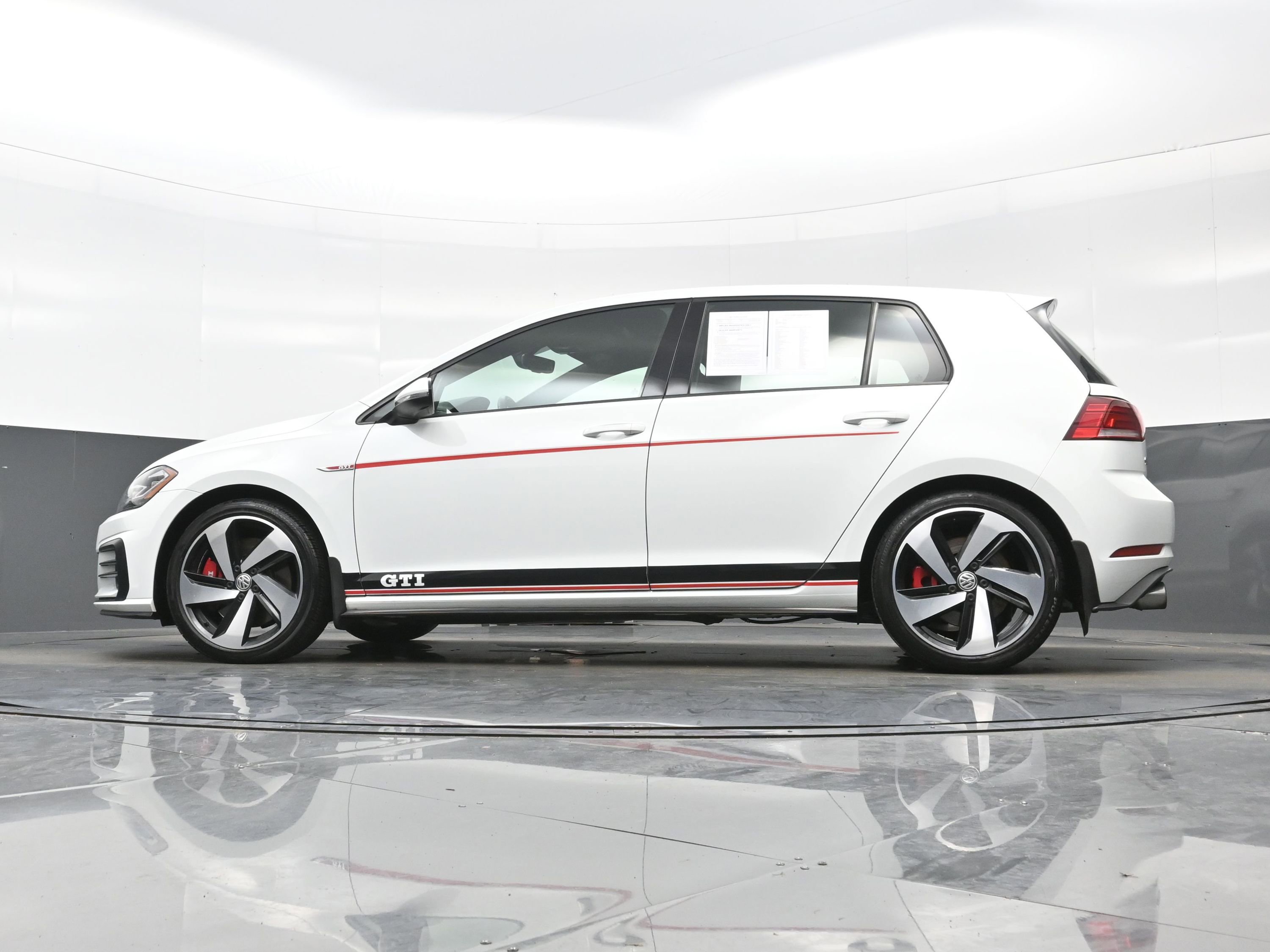 Used 2018 Volkswagen GTI SE FWD image 27