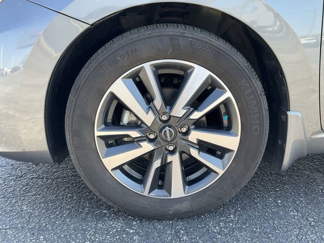 Used 2024 Nissan Versa SV w/ Trunk Package image 7