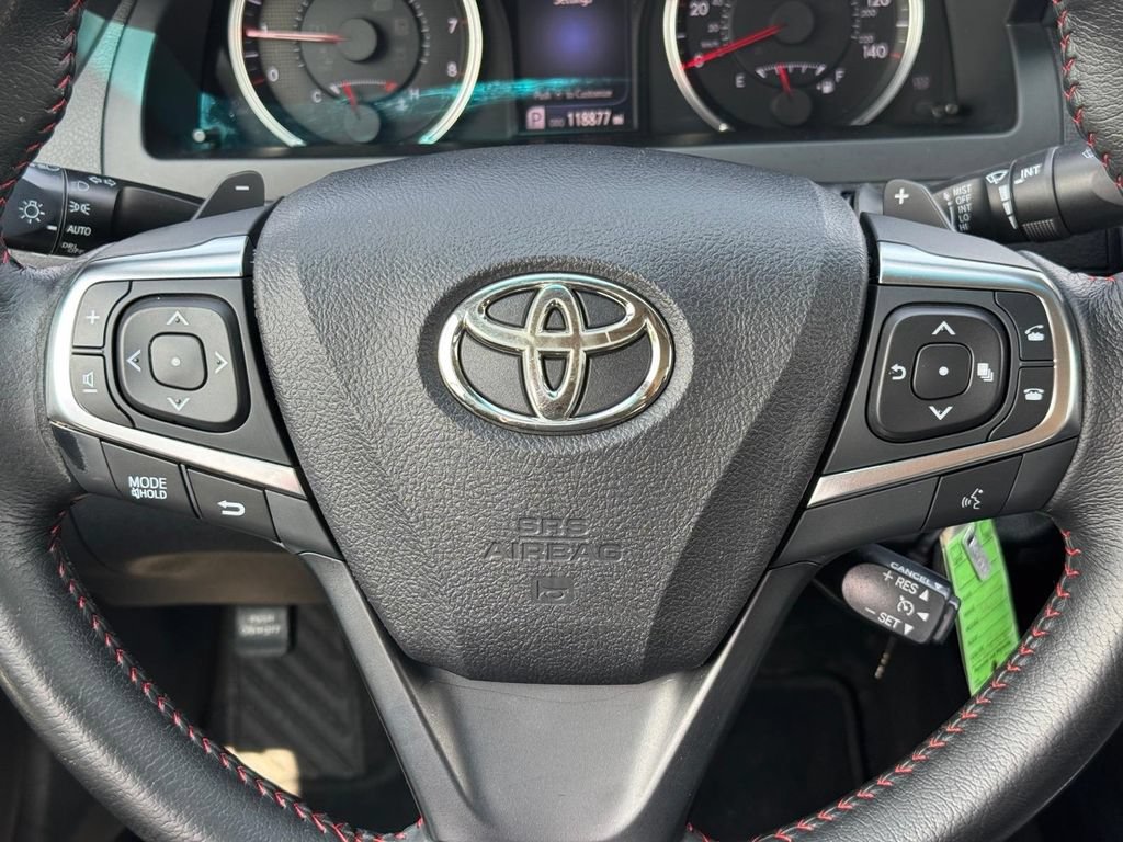 Used 2015 Toyota Camry SE w/ Moonroof Package FWD image 10