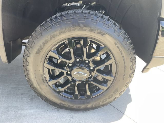 Used 2025 Chevrolet Silverado 2500 Custom AWD/4WD image 32