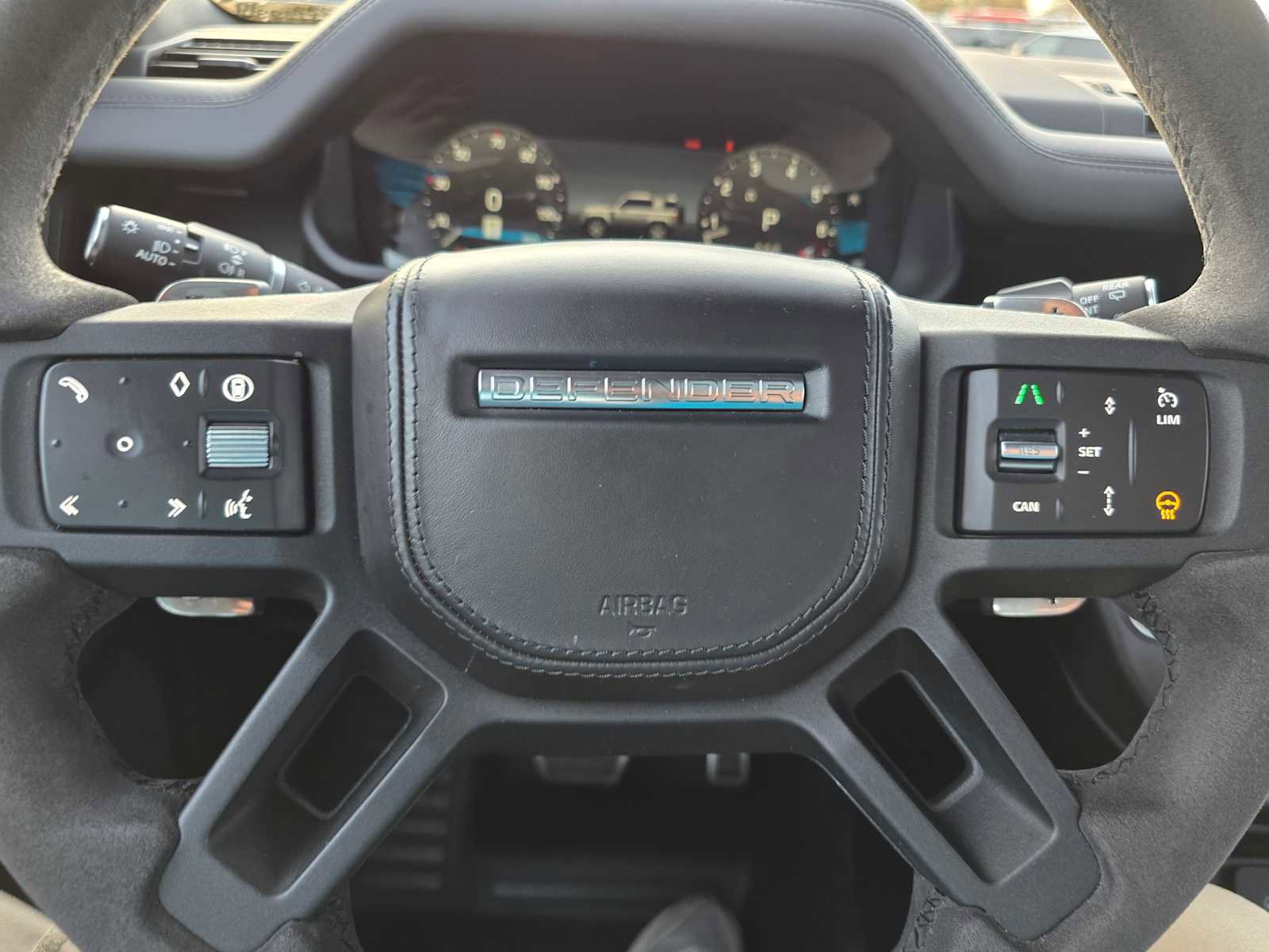 Certified 2024 Land Rover Defender 90 V8 image 23