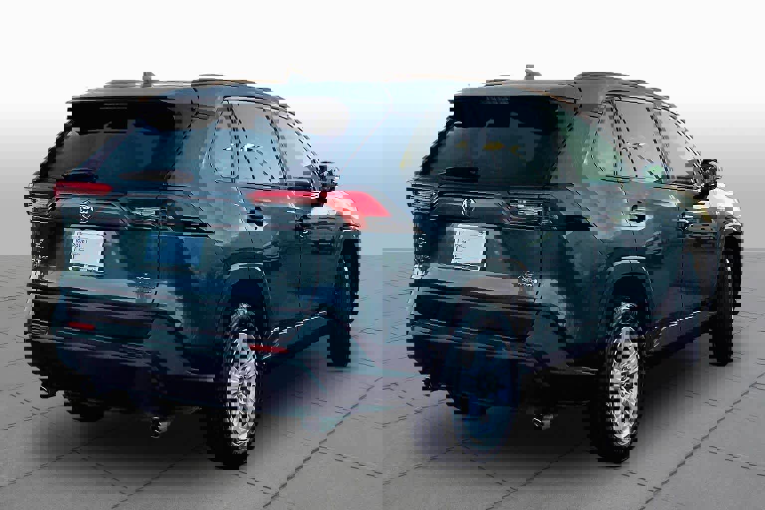 Used 2020 Toyota RAV4 XLE w/ Convenience Package image 13