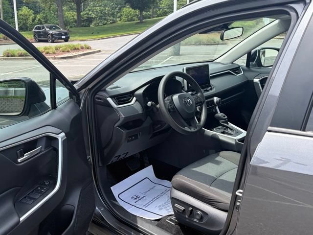 Used 2025 Toyota RAV4 XLE FWD image 14