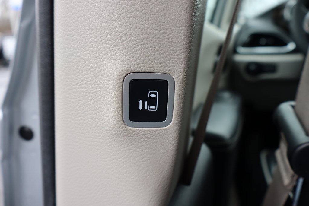 Used 2022 Chrysler Pacifica Limited image 31