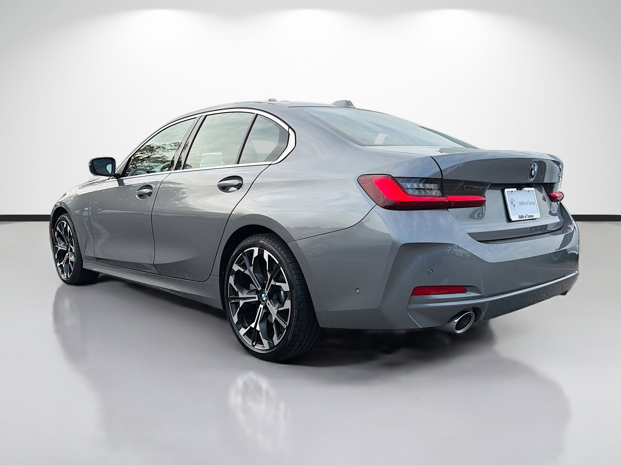 Used 2025 BMW 330i Sedan image 5