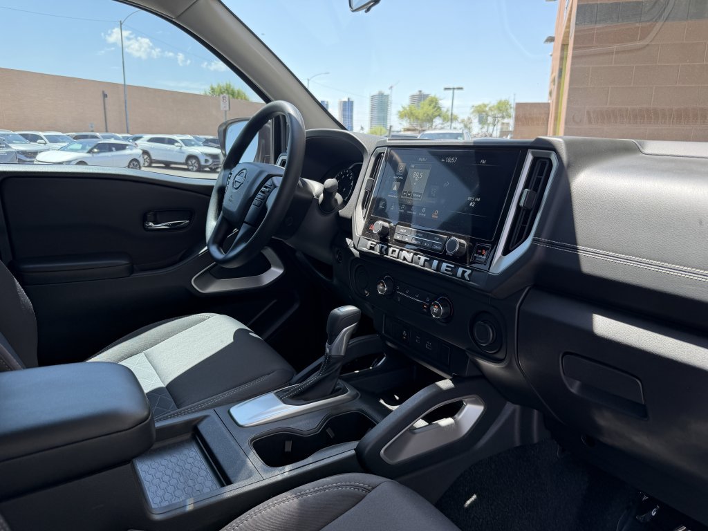 Used 2025 Nissan Frontier SV RWD image 37