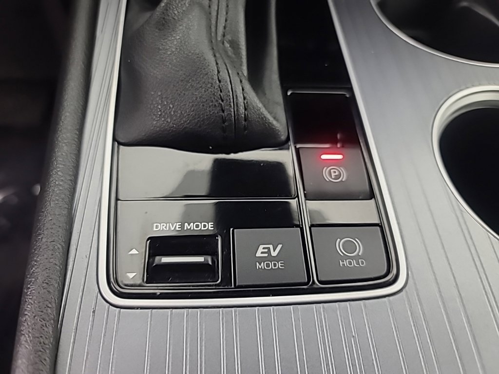 Used 2025 Toyota Sienna LE FWD image 40