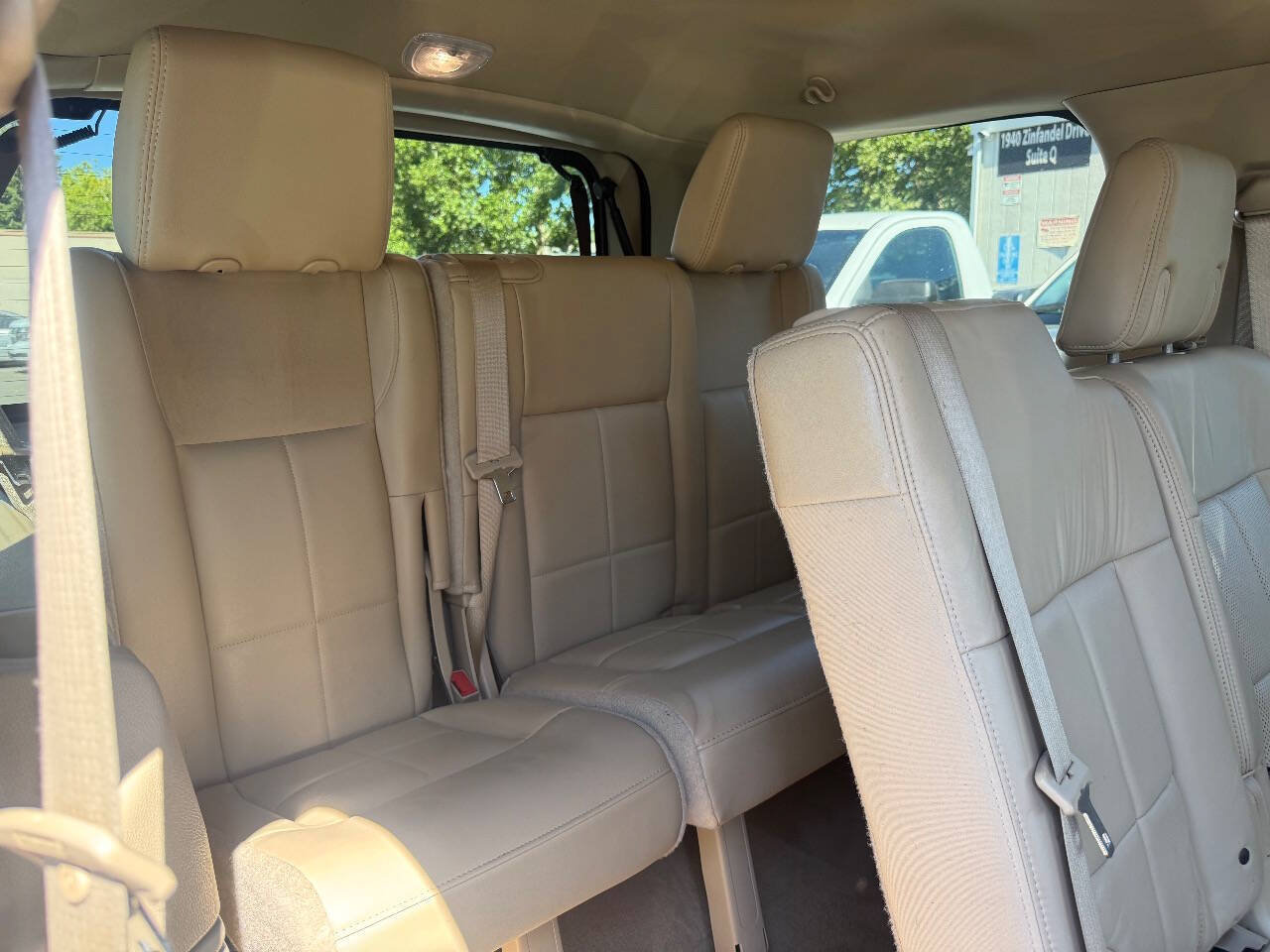 Used 2010 Lincoln Navigator 4WD image 19