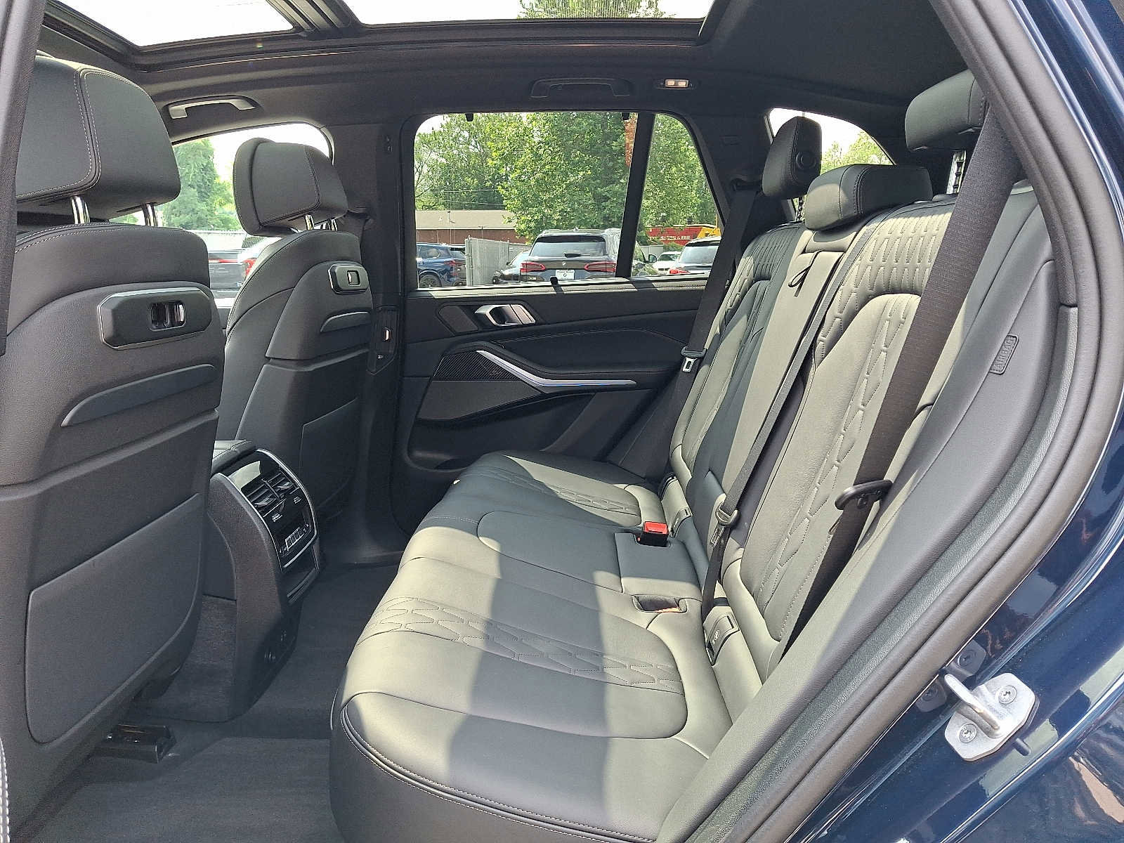 Used 2025 BMW X5 M60i w/ Executive Package image 10