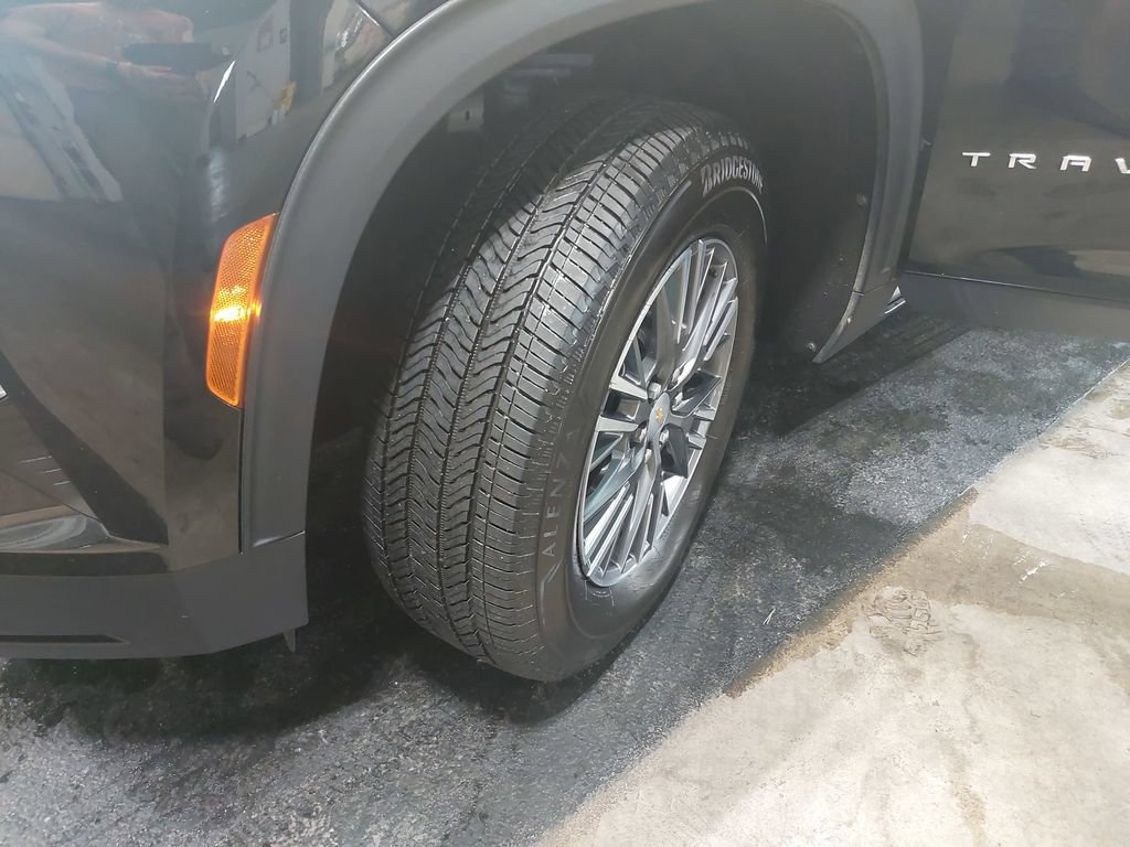 Used 2026 Chevrolet Traverse LT w/ Driver Confidence Package AWD/4WD image 34