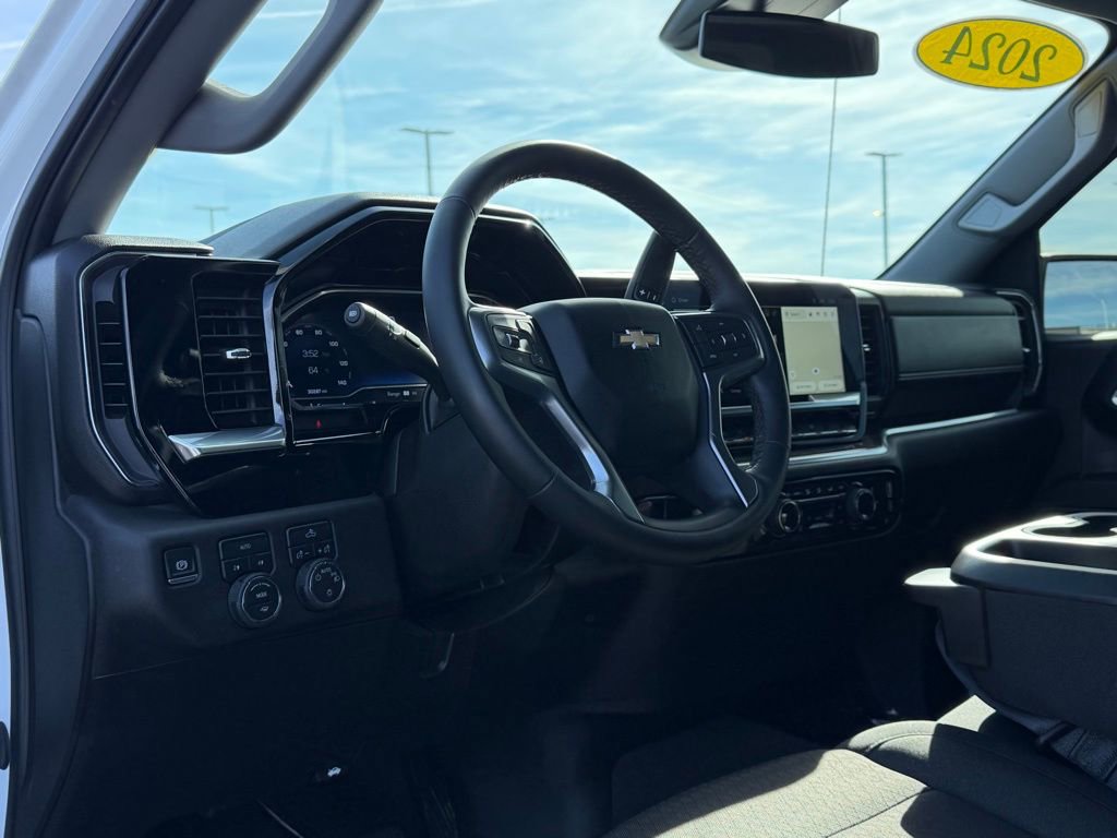 Used 2024 Chevrolet Silverado 1500 LT image 11