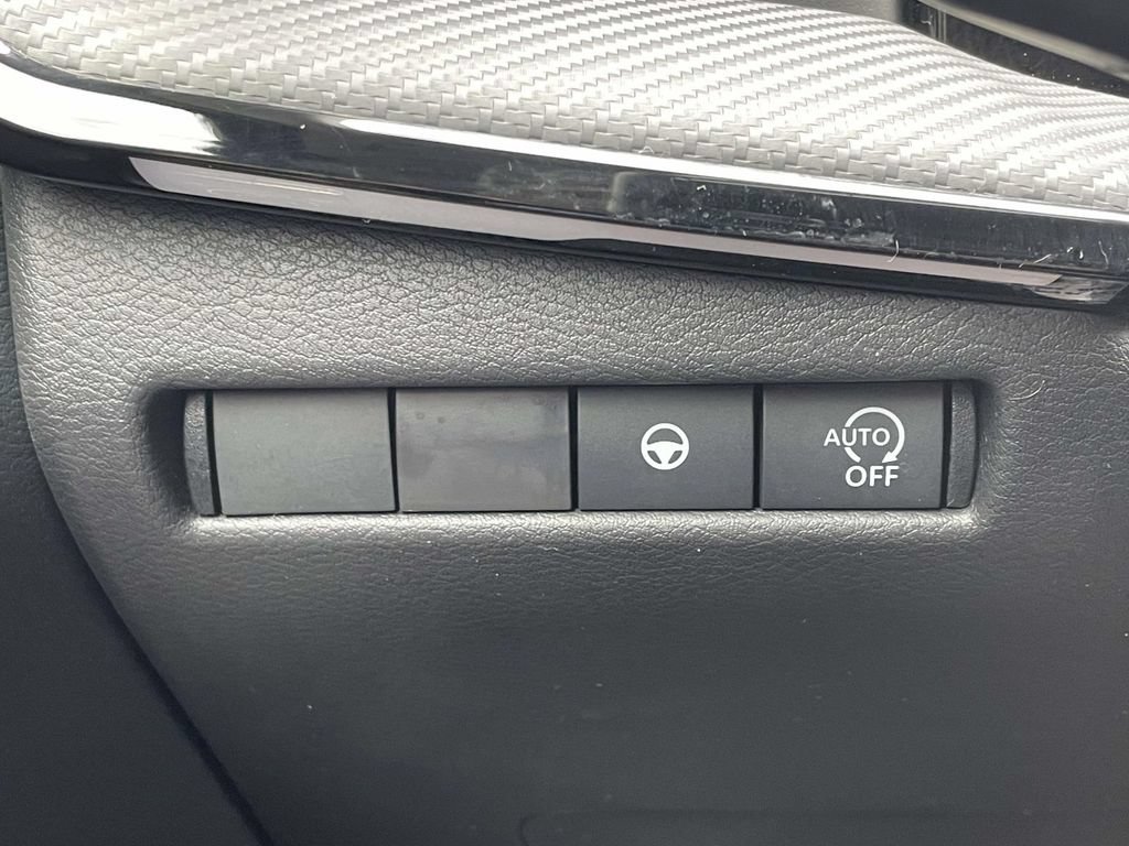 Used 2025 Nissan Kicks SR FWD image 18