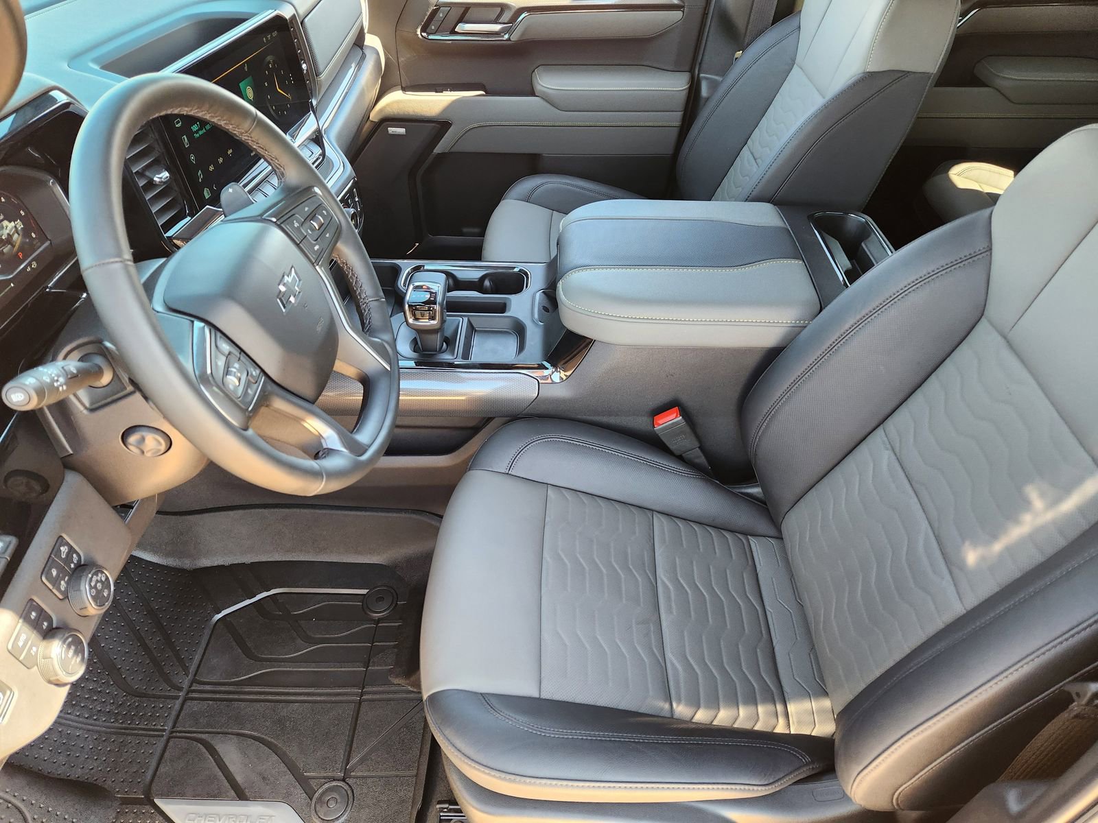 Used 2025 Chevrolet Silverado 1500 ZR2 w/ Technology Package image 17